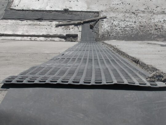 Leakdrain providing the void space and additional protection barrier above the secondary HDPE liner. 