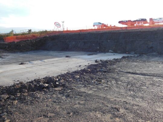 Adjacent traffic on A8 whilst locally won fill is rolled directly onto the Fildrain starter layer
